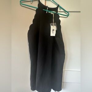 Chic Black scalloped tank